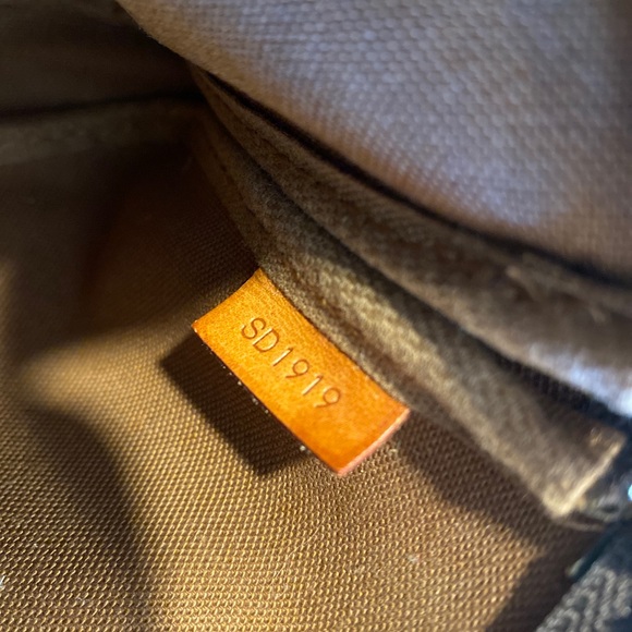 Louis Vuitton Pouchette Monogram Pochette Bag - Picture 10 of 12